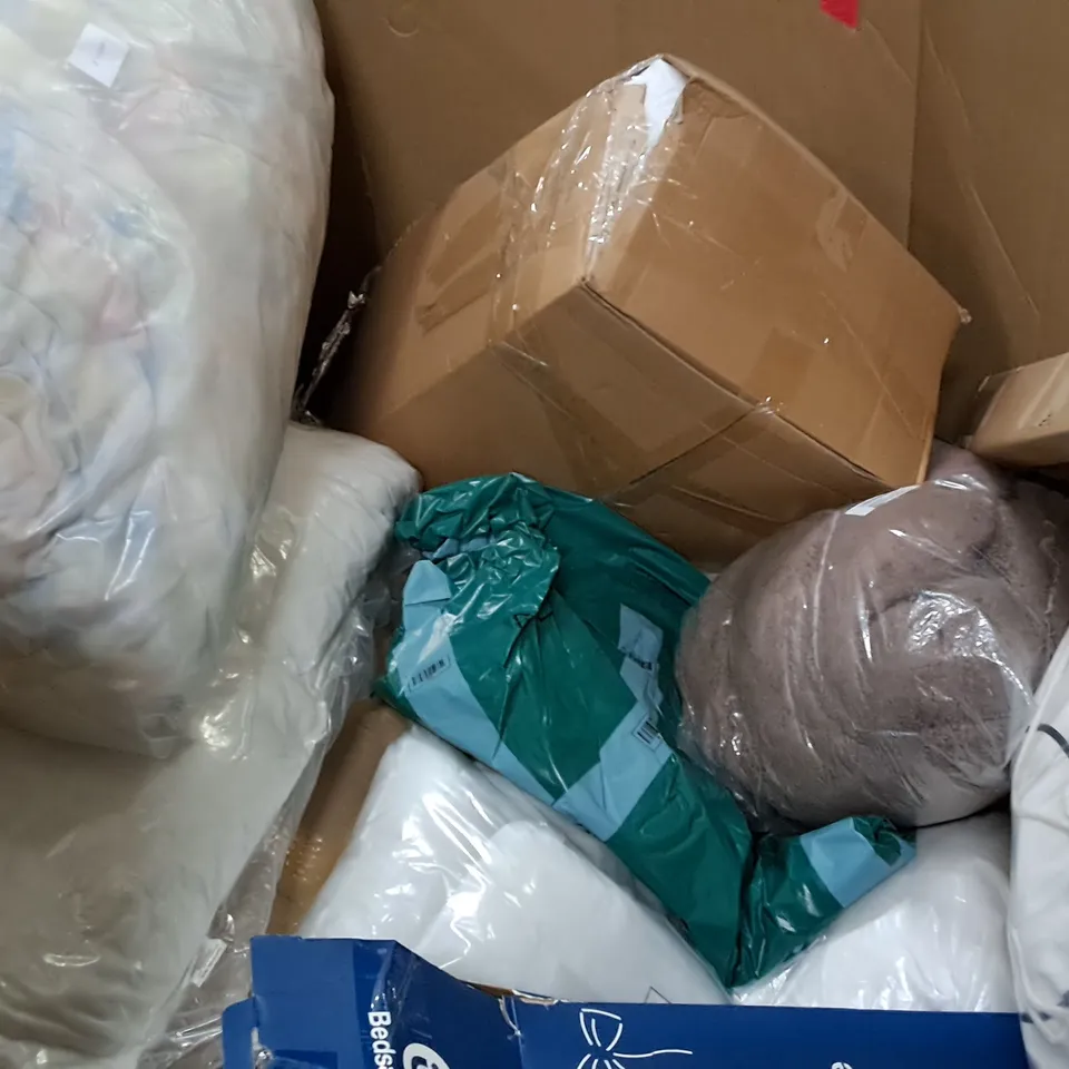 PALLET OF ASSORTED HOUSEHOLD ITEMS TO INCLUDE ERGONOMIC KNEELING CHAIRS, SILENTNIGHT DUVET AND HOME FABRIC