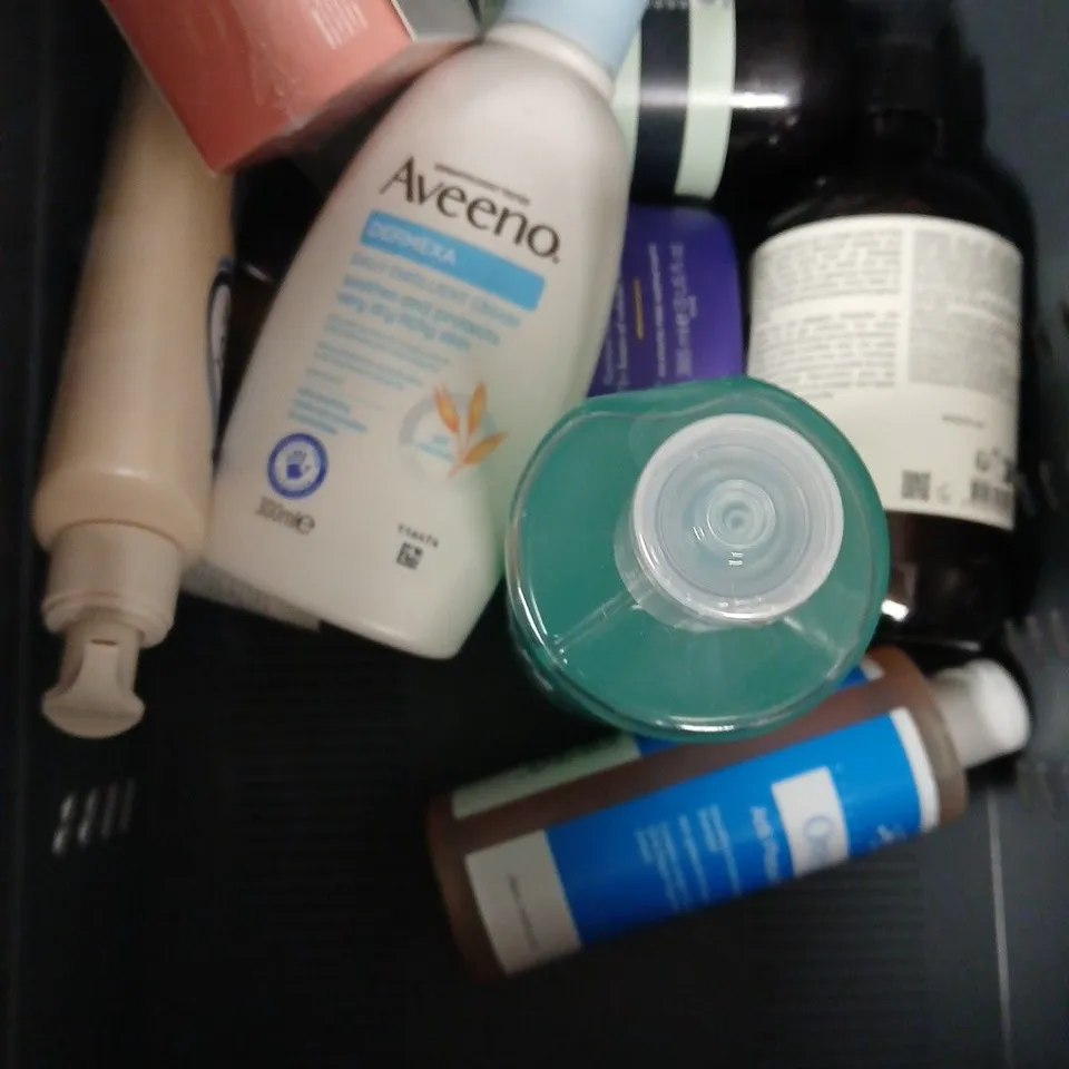 APPROXIMATELY 15 ASSORTED HEALTH & BEAUTY PRODUCTS TO INCLUDE CERA VE MOISTURISER, MOUTHWASH, AVEENO CREAM ETC