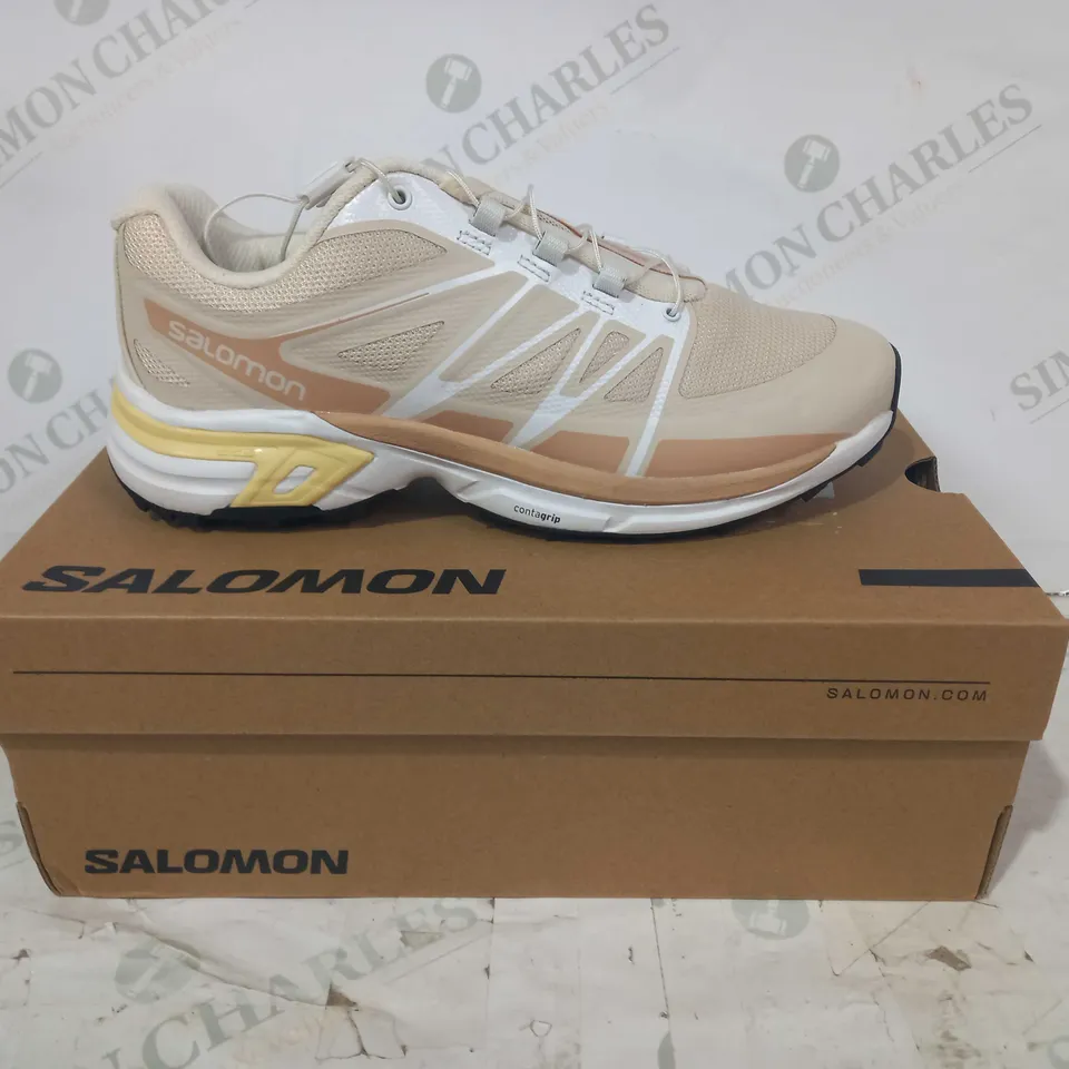 BOXED PAIR OF SALOMON XT-WINGS 2 SHOES IN WHITE/HAZELNUT/TURTLEDOVE COLOUR UK SIZE 5.5