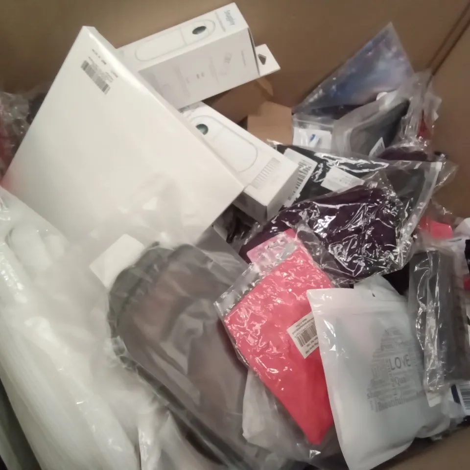 PALLET OF ASSORTED ITEMS INCLUDING VEGETABLE SORTING TOYS, DENTAL GUARDS, PASSPORT HOLDER, TRAVEL TOILETRIES BAG, NFL GIANTS SCARF, PET TRAVEL WATER BOTTLE