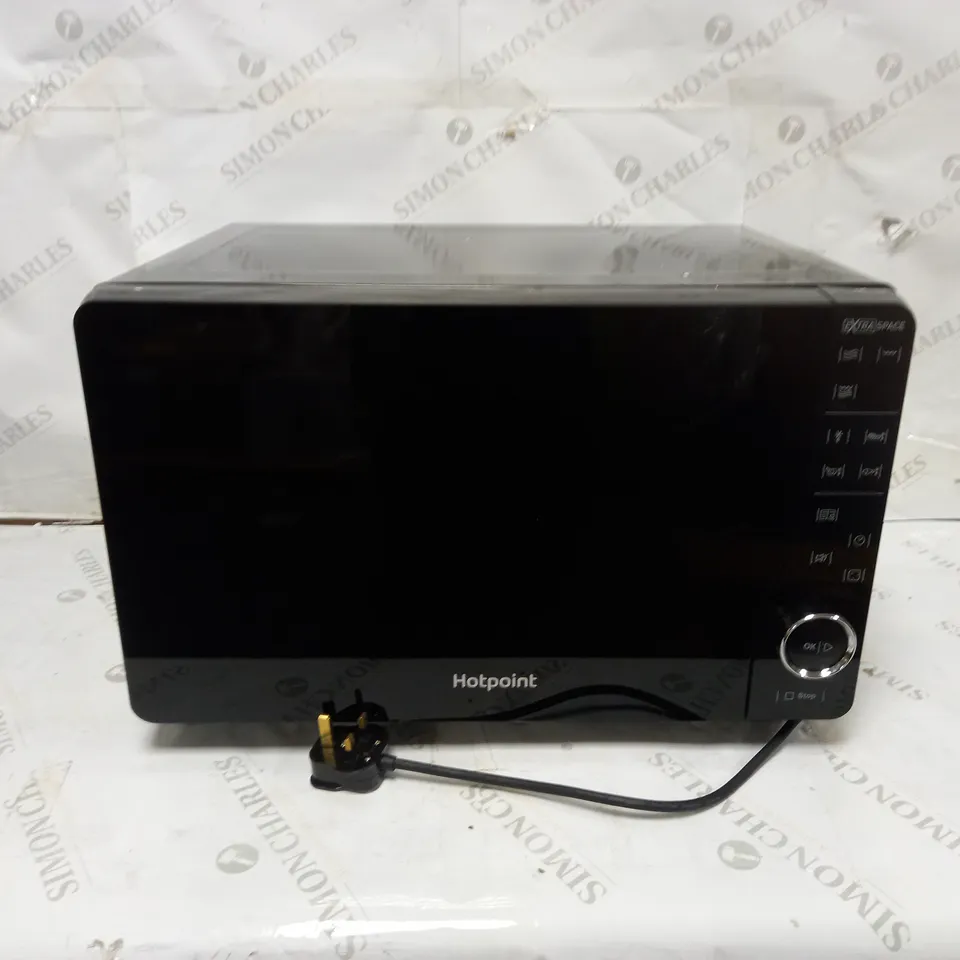 HOTPOINT MWH 2622 MB FREESTANDING MICROWAVE