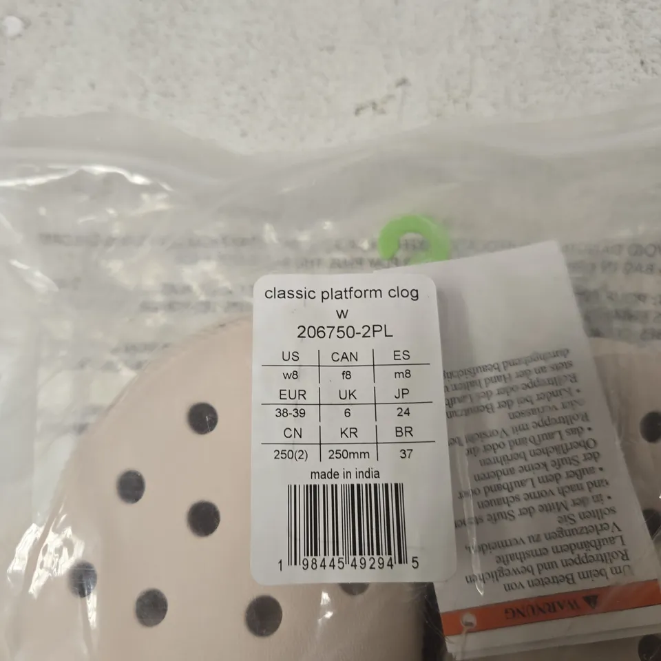 CROCS CLASSIC PLATFORM CLOG – WOMEN’S, BEIGE (UK 6)
