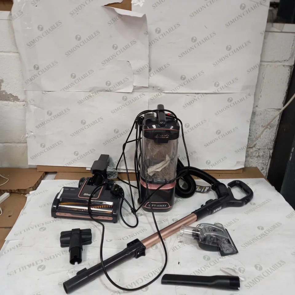 SHARK ANTI HAIR WRAP UPRIGHT PET-HAIR VACUUM