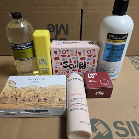 APPROXIMATELY 15 ASSORTED HEALTH & BEAUTY PRODUCTS TO INCLUDE LUXE ALWAYS AND TRESEMME