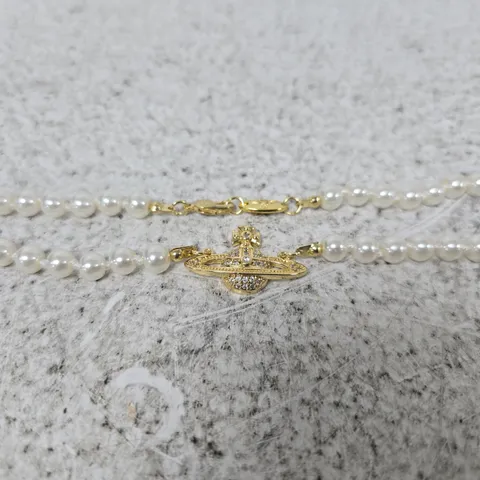 VIVIENNE WESTWOOD PEARL BRACELET WITH ORB CHARM – GOLD TONE
