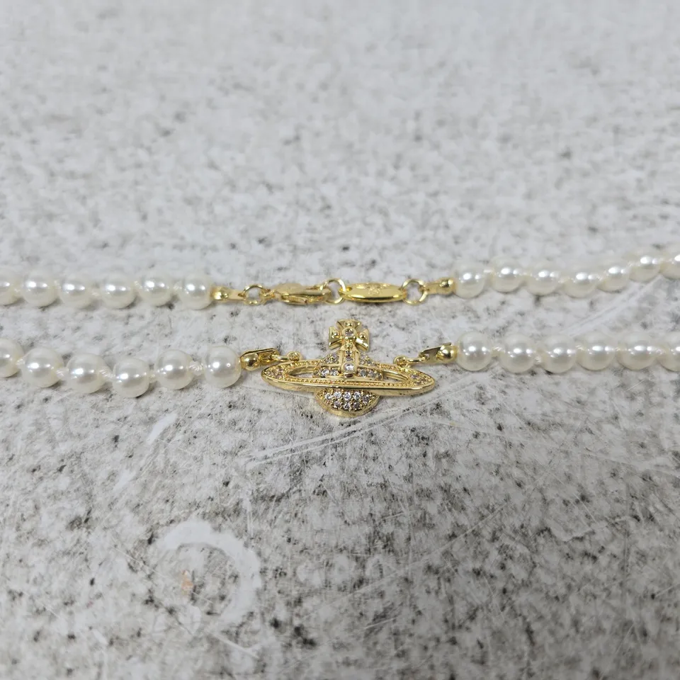 VIVIENNE WESTWOOD PEARL BRACELET WITH ORB CHARM – GOLD TONE