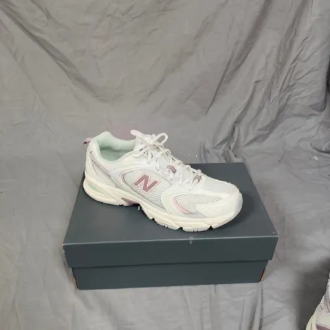 NEW BALANCE U530NEB SNEAKERS – WHITE/PINK, UK 8 (US 8.5)