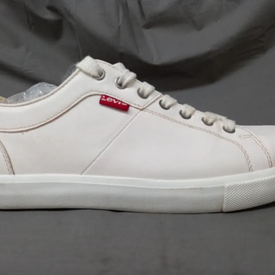 BOXED PAIR OF LEVI'S SHOES IN CREAM UK SIZE 7.5