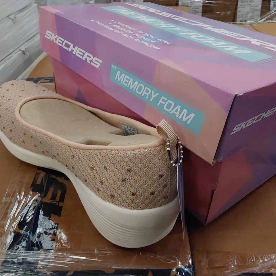 PALLET OF APPROXIMATELY 121 PAIRS OF SKETCHERS FOOTWEAR TO INCLUDE;