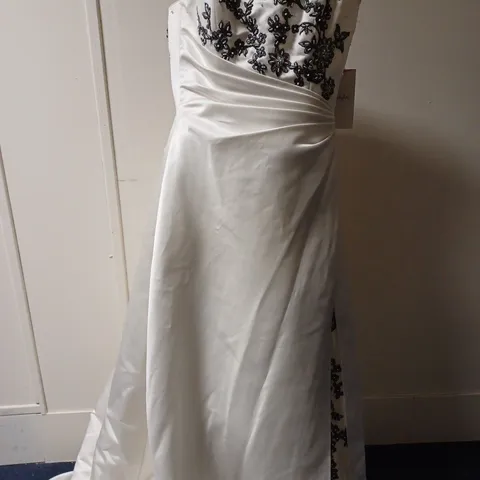 ROSETTA NICOLINI TRINA SLEEVELESS BRIDAL DRESS IN BLACK/IVORY - 14