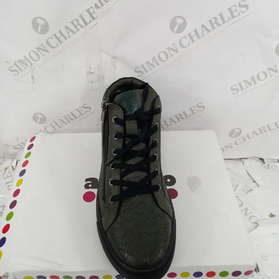 BOXED ADESSO LUNA ZIP TRAINERS, BLACK - SIZE 8