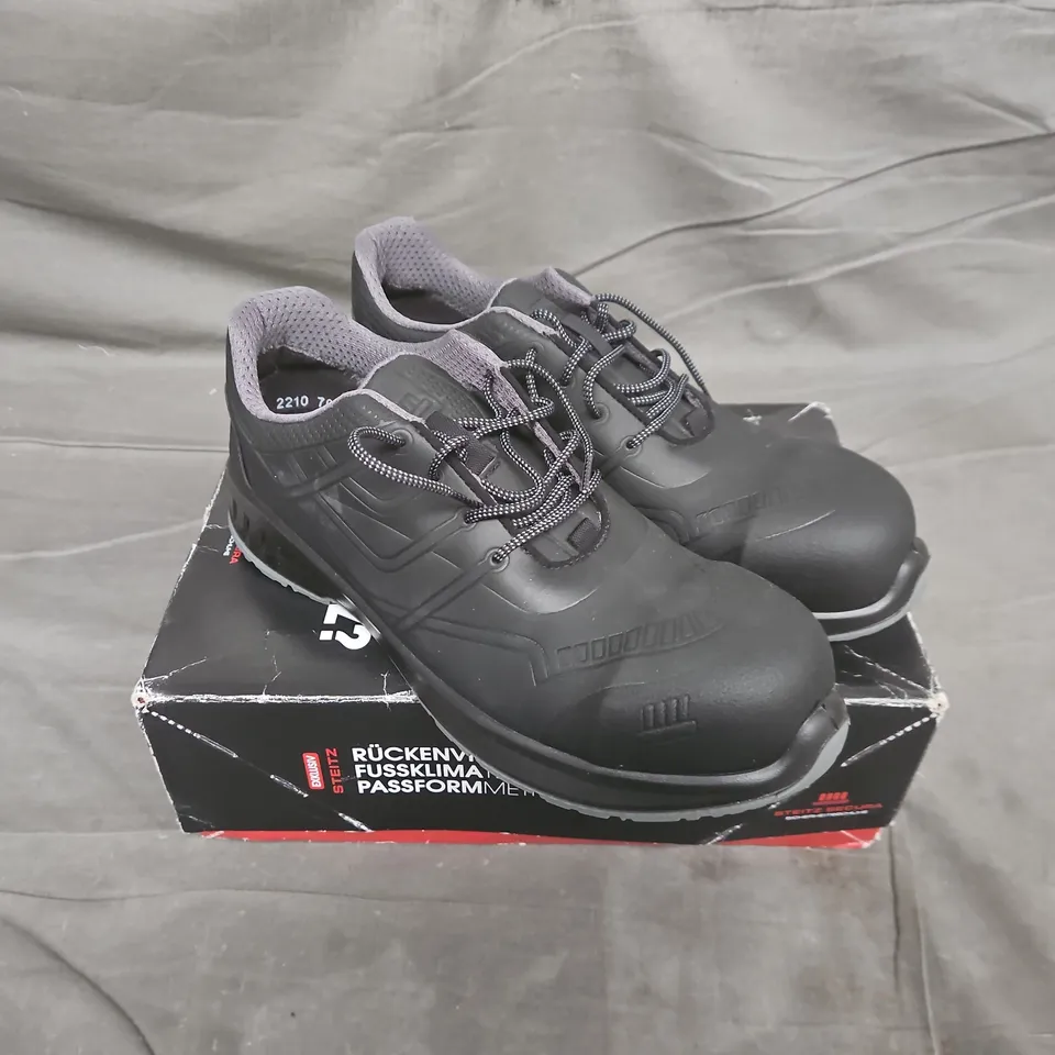 BOXED PAIR OF STEITZ SECURA SAFETY SHOES IN BLACK - SIZE 43