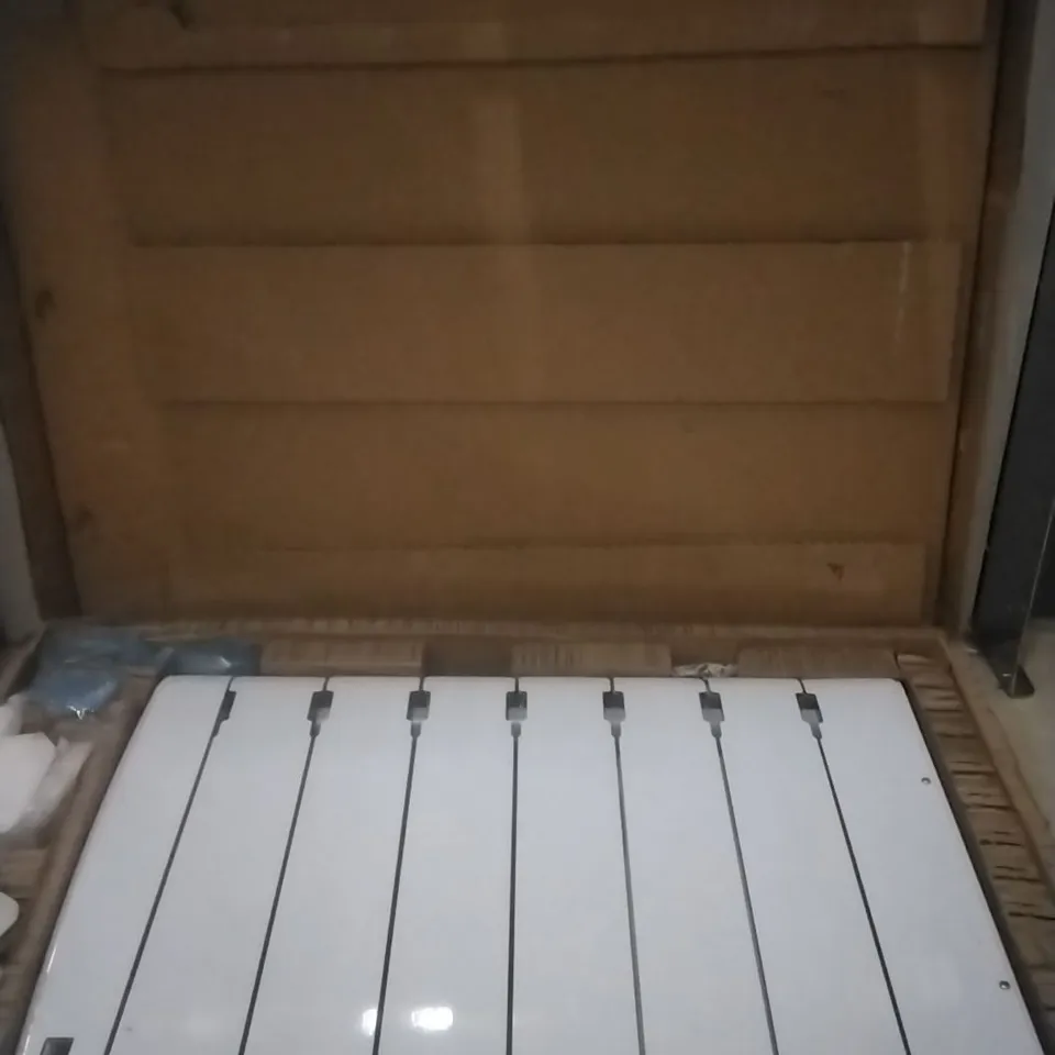 (FAULTY) BOXED WARM HOME CERAMIC RADIATOR 2000W ( WHITE ) 