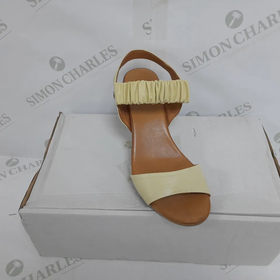 BOXED PAIR OF MODA IN PELLE HEELED SANDALS IN LEMON SIZE 5