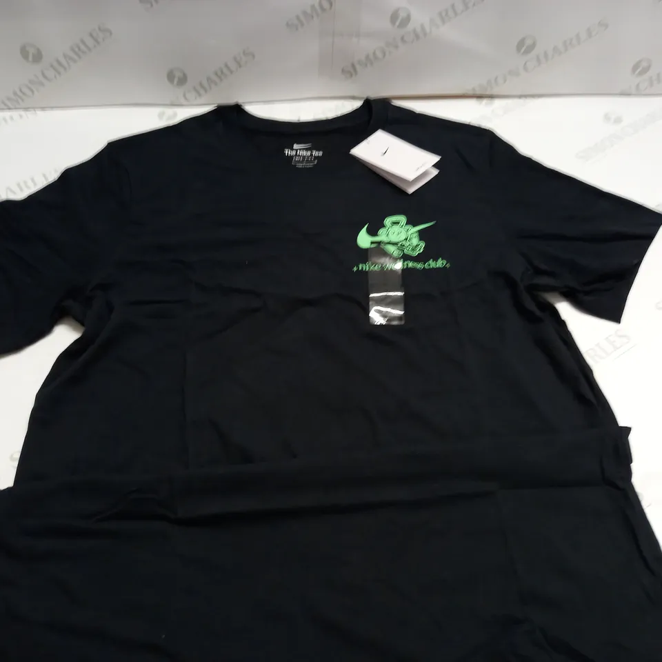 NIKE TEE WELLNESS CLUB BLACK T-SHIRT - L