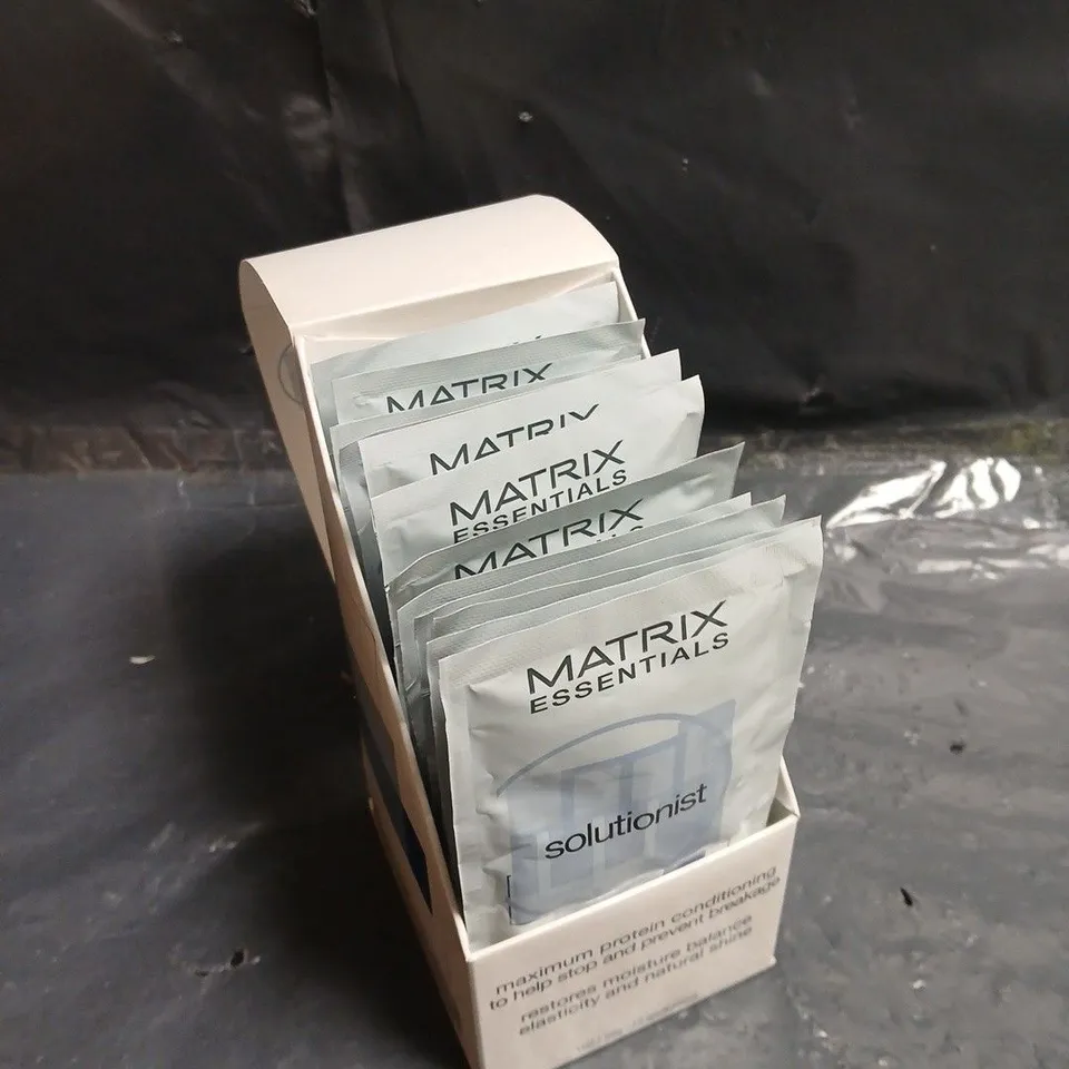 APPROXIMATELY 100 SACHETS OF MATRIX ESSENTIALS SOLUTIONIST RESTRUCTURING CREAMS - 28G