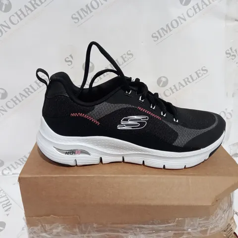SKETCHERS ARCH FIT MONO LACE-UP TRAINER UK SIZE 5