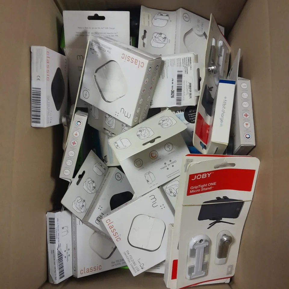 APPROXIMATELY 20 ASSORTED ELECTRICAL PRODUCTS TO INCLUDE BELKIN AUDIO ADAPTER, FITBIT CHARGER, MU SYSTEM TRAVEL ADAPTER ETC 
