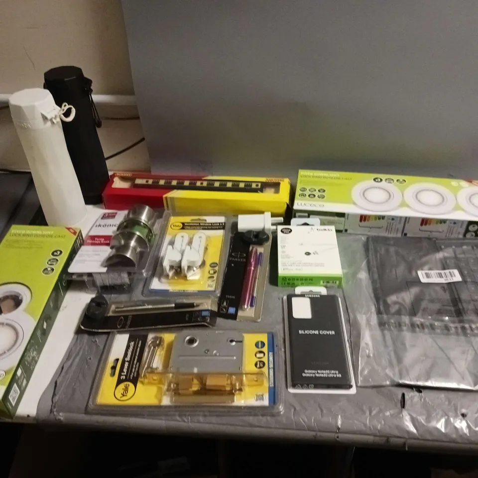 BOX OF APPROXIMATELY 10 ASSORTED HOUSEHOLD GOODS TO INCLUDE RING DOWNLIGHTS, KEYBOARD FOR TABLET, SILICONE PHONE COVER, YALE LEVER SASHLOCK, AND BELKINS LIGHTENING CABLE ETC. 