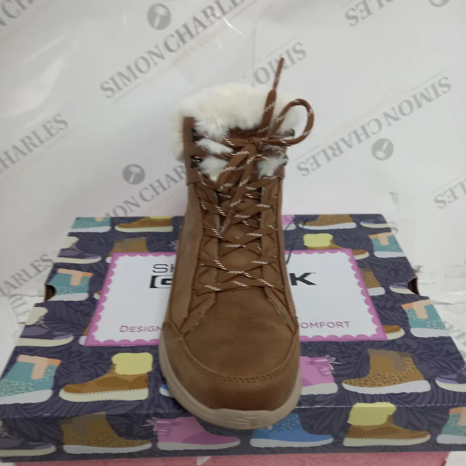 BOXED SKECHERS GLACIAL ULTRA COZYLY BOOTS, CHESTNUT - SIZE 4 