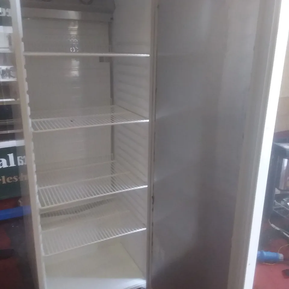 GRAM K400 SINGLE FRIDGE 017 