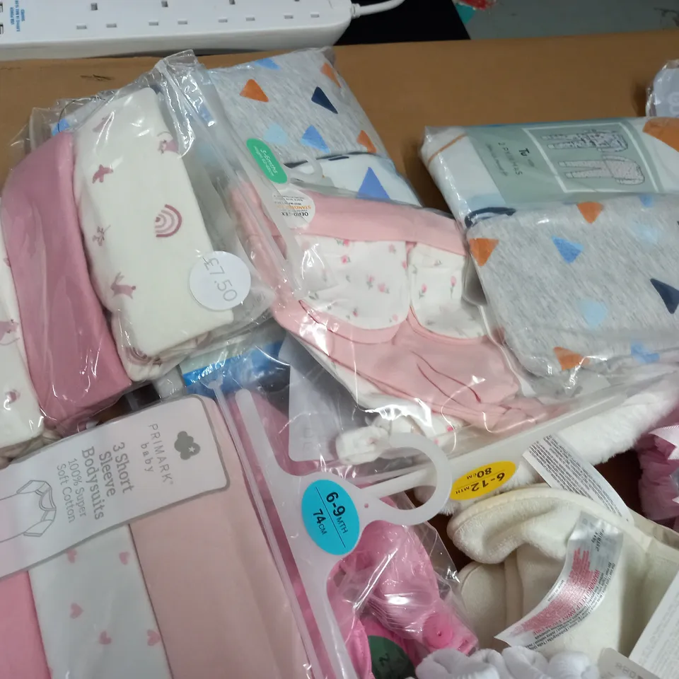 LOT OF ASSORTED CHILDRENS CLOTHING ACCESSORIES AND PACKAGED CLOTHING ITEMS