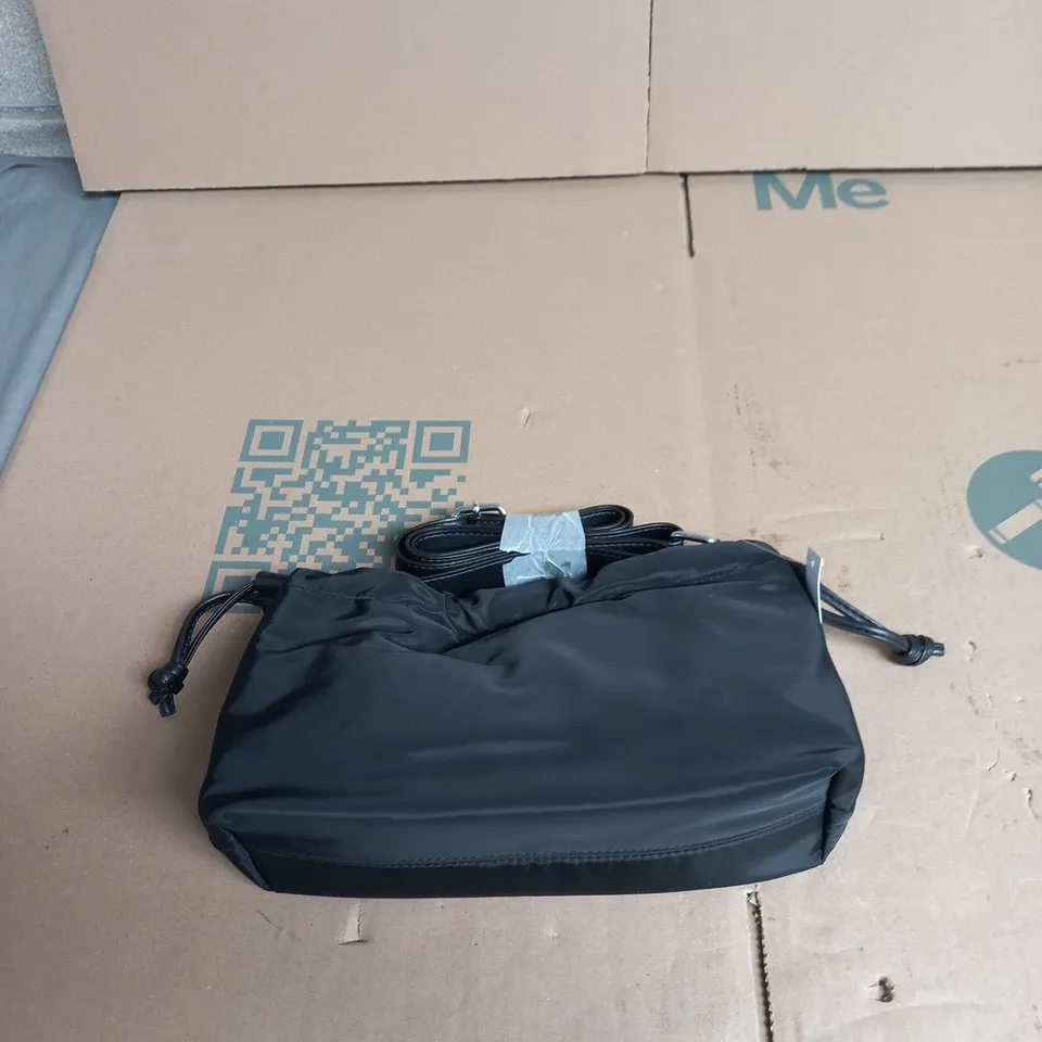 BOX OF APPROXIMATELY 20 ASSORTED CLOTHING ITEMS TO INCLUDE: TOPSHOP BAG