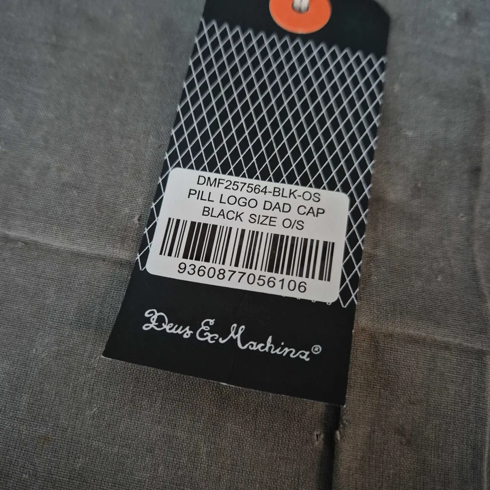 DEUS LOGO DAD CAP – BLACK, OS