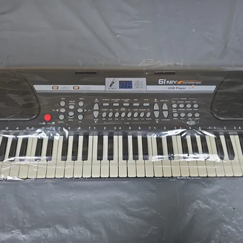 61-KEY ELECTRONIC PIANO KEYBOARD – PORTABLE, USB INPUT (BOXED)