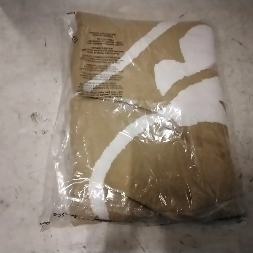 BOX OF APPROXIMATELY 8 MARLA WYNEE PRAIRIE SAND  LEAF KIMONO SIZE XL