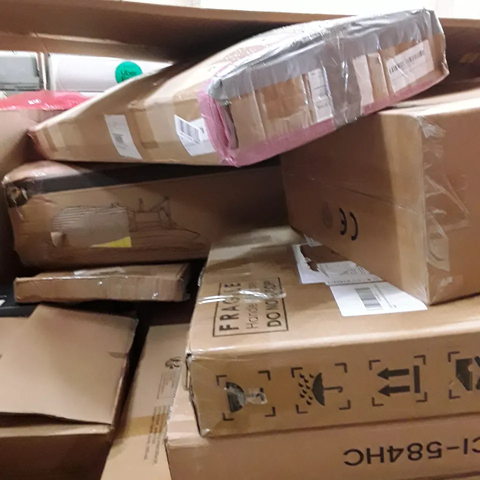 PALLET OF ASSORTED HOUSEHOLD GOODS AND PRODUCT TO INCLUDE; ALL IN 1 CAT WALL FURNITURE, KOMORE MINI REFRIGERATOR, BOXED FURNITURE ITEMS ETC 