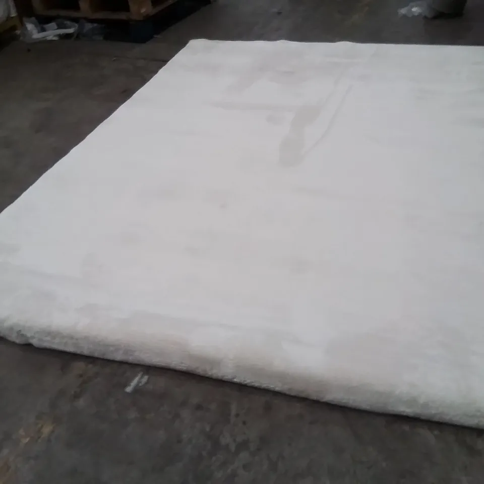 QUALITY DESIGNER AREA RUG - APPROXIMATELY 300X210CM