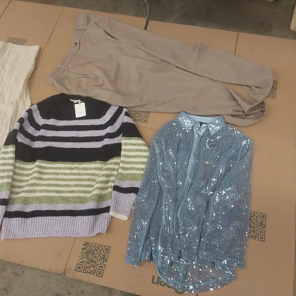 PALLET CONTAINING APPROXIMATELY 600x BRAND NEW ASSORTED DESIGNER CLOTHING ITEMS INCLUDING: JULIPA JUMPER, TOP, JD WILLIAMS SKIRT, TOPS, TROUSERS ECT