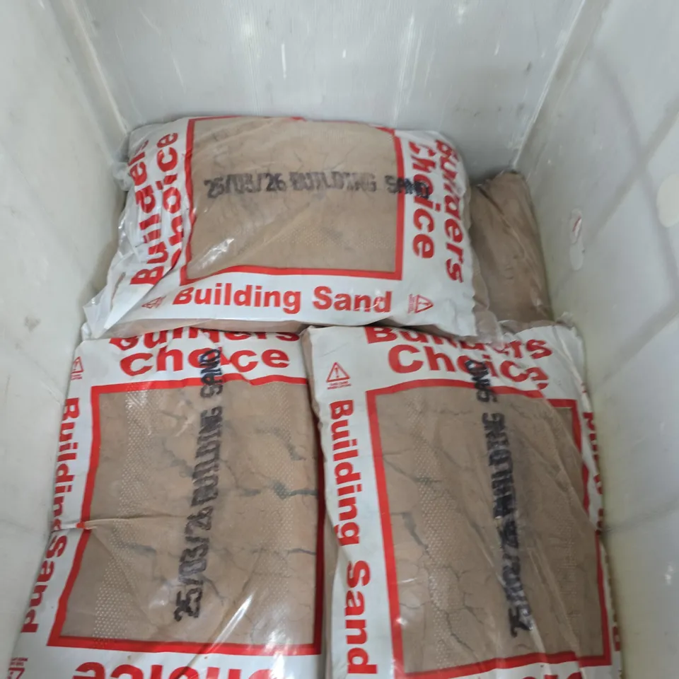 LOT OF APPROXIMATELY 5 BAGS OF BUILDERS CHOICE BUILDING SAND