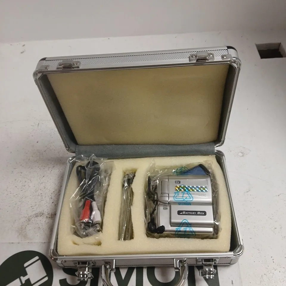 DIGITAL VIDEO CAMCORDER WITH BATTERY BOX IN FOAM-LINED HARD CASE (NTSC/PAL)