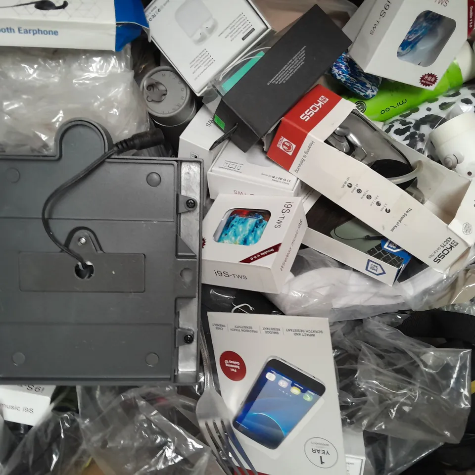 BOX OF APPROXIMATELY 15 ASSORTED HOUSEHOLD ITEMS TO INCLUDE SCREEN PROTECTOR, EARPHONES, ETC - COLLECTION ONLY