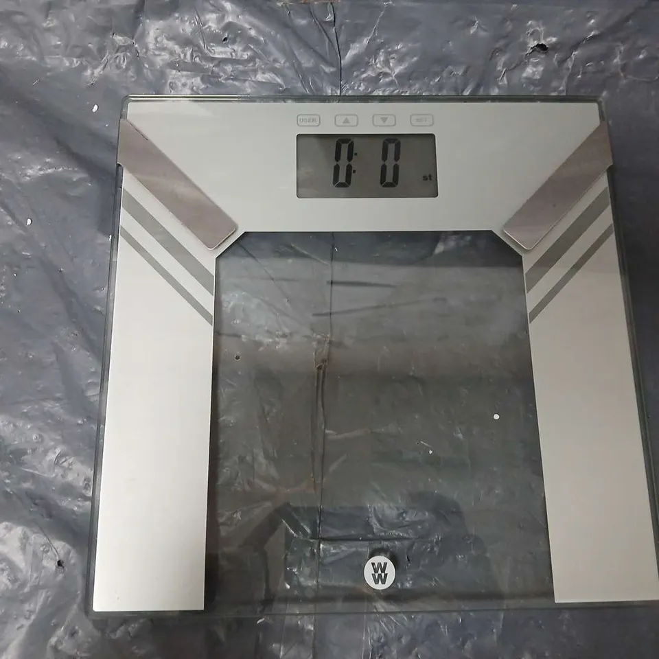 WEIGHT WATCHERS GLASS SCALES (W65A 8918A)