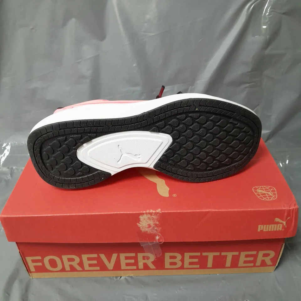 PAIR OF PUMA WOMENS RUNNING SKYROCKET LITE TRAINERS - 7