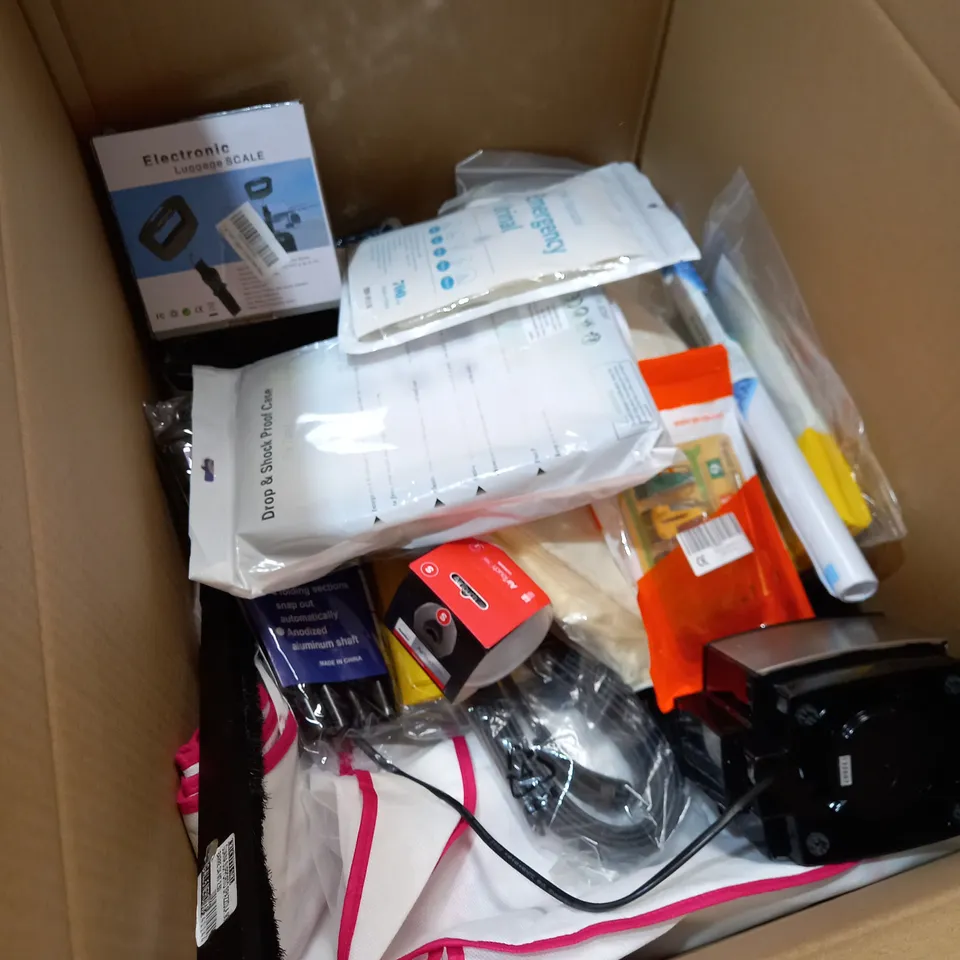 BOX OF ITEMS APPROXIMATELY 25 TO INCLUDE SHOCK PROOF TABLET CASE, ELECTRONIC LUGGAGE SCALE, ADJUSTABLE METAL CANE ETC