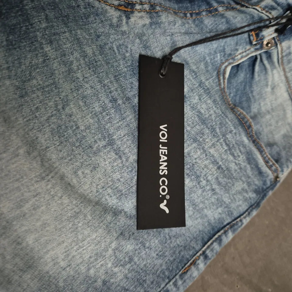 VOI JEANS CO. HARVEY 006 JEANS – SIZE 34, LIGHT BLUE