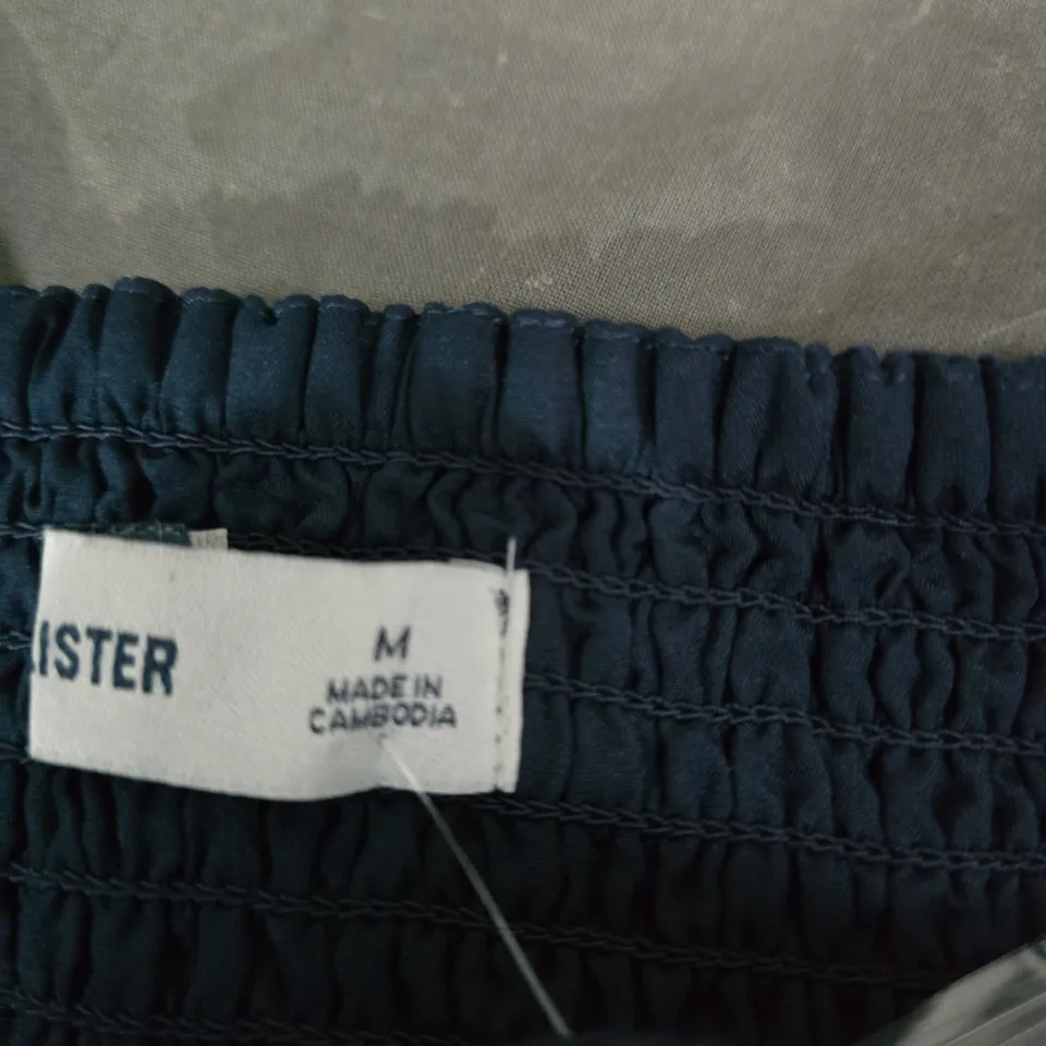 HOLLISTER NAVY SKIRT – ELASTIC WAIST, SIZE M