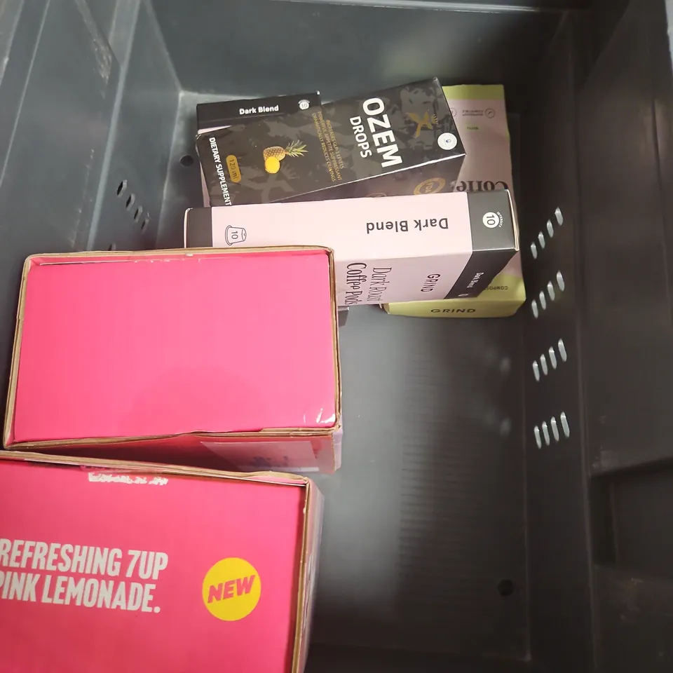 APPROXIMATELY 10 ASSORTED FOOD ITEMS TO INCLUDE - LINDT MINT DARK CHOCOLATE - GRIND COFFEE PODS - BOTIVO NON-ALCOHOLIC - ETC