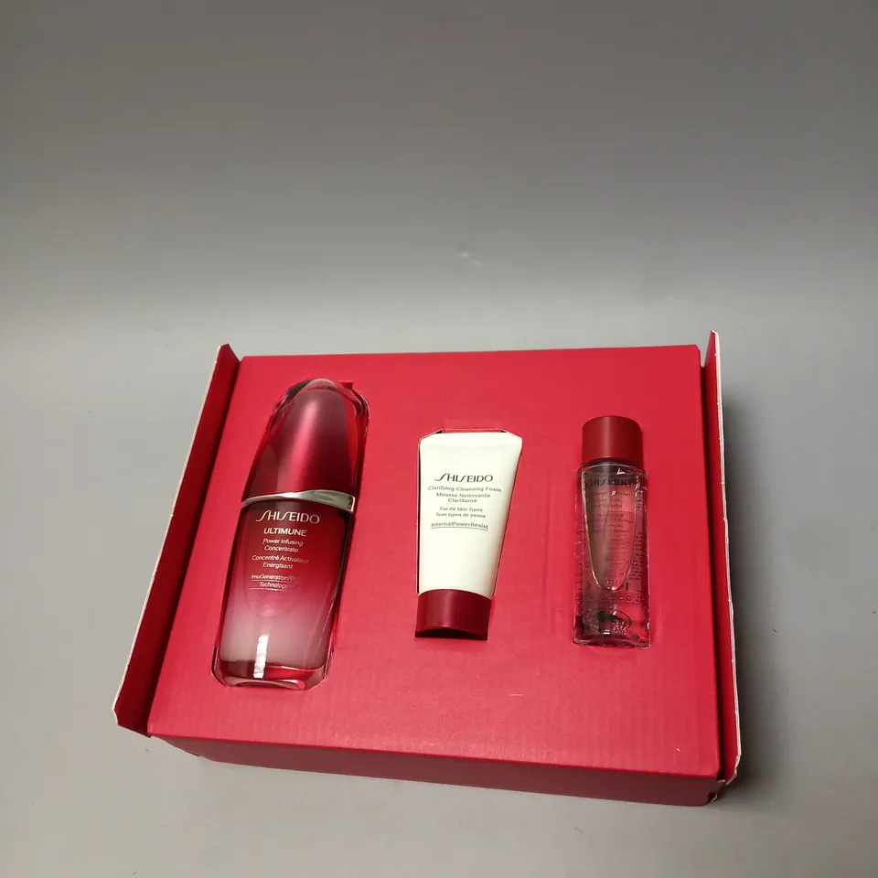 SHISEIDO  ULTIMUNE GLOBAL AGE DEFENCE PROGRAM 50ML GIFT SET