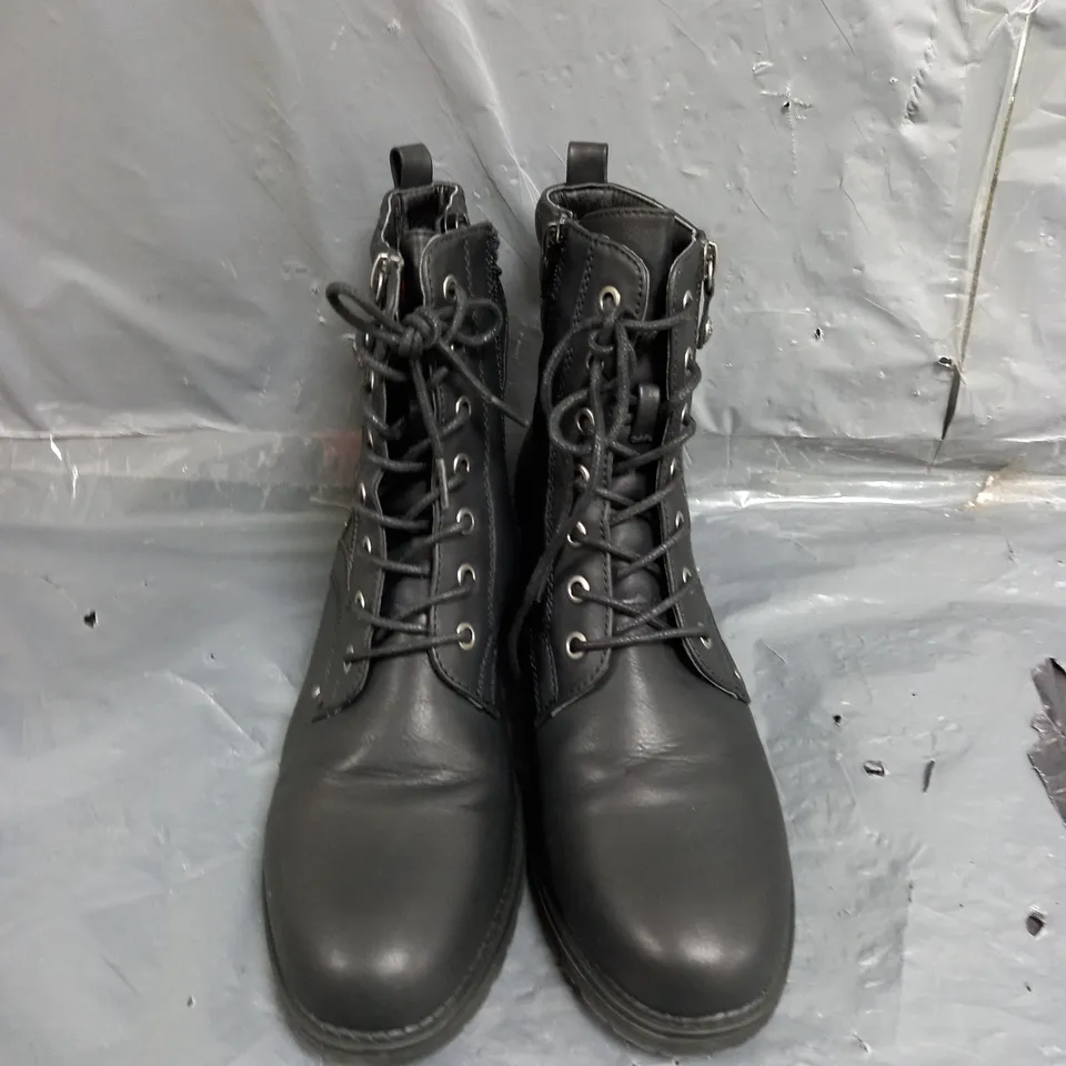 PAIR OF RIEKER LEATHER BOOTS SIZE 40