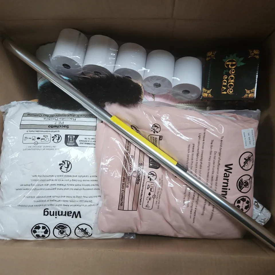 APPROXIMATELY 15 ASSORTED HOUSEHOLD PRODUCTS TO INCLUDE DUVET COVER SET, WALLPAPER, ELEPHANT BACKFLOW BURNER, ETC - COLLECTION ONLY