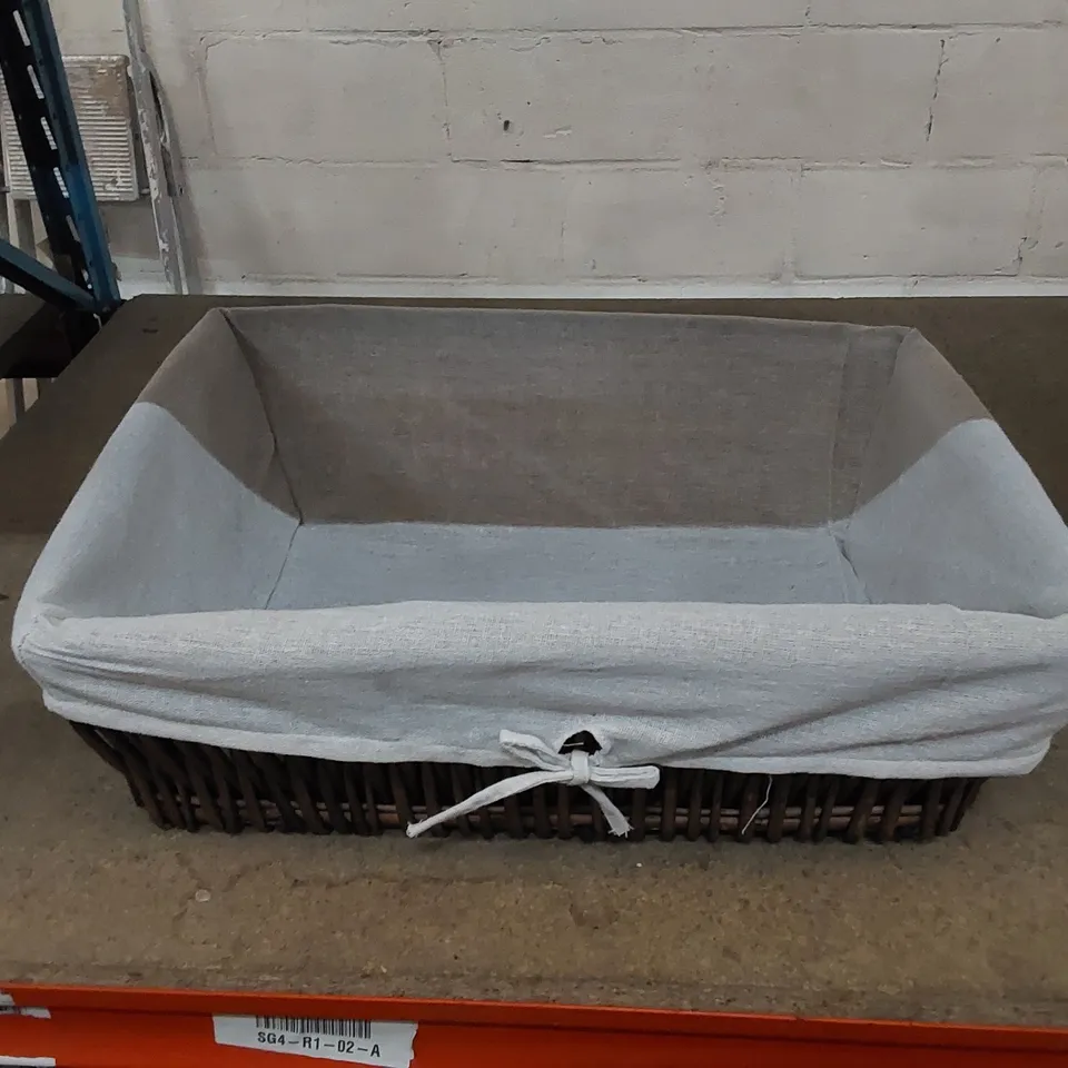 BOXED WICKER BASKET 