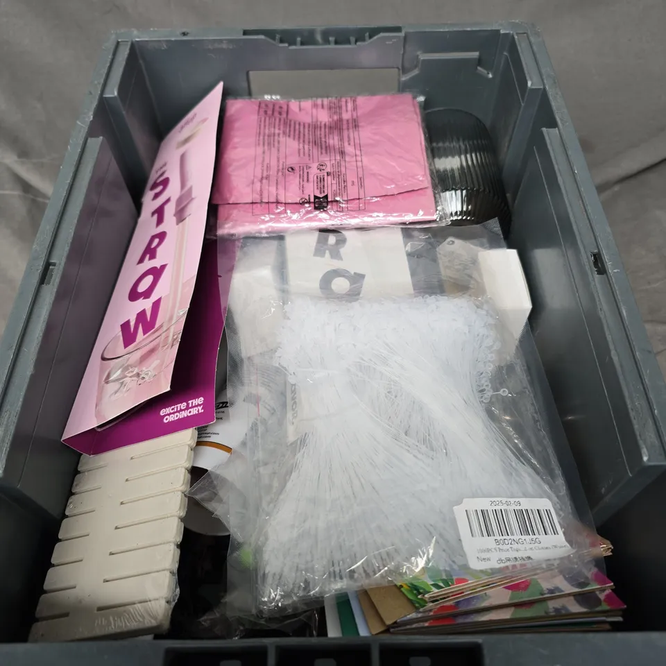 APPROXIMATELY 15 ASSORTED HOUSEHOLD ITEMS TO INCLUDE - AIR UP STRAWS , CARDS AND GLASSES , ETC 