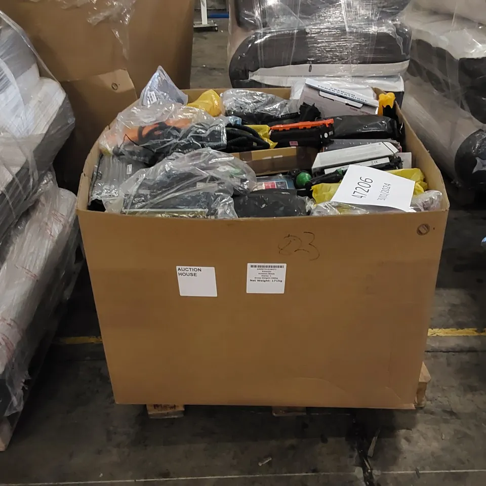 PALLET CONTAINING ASSORTED CONSUMER PRODUCTS. INCLUDES GARDEN ITEMS SUCH AS HOSES AND TONER CARTRIDGES ETC