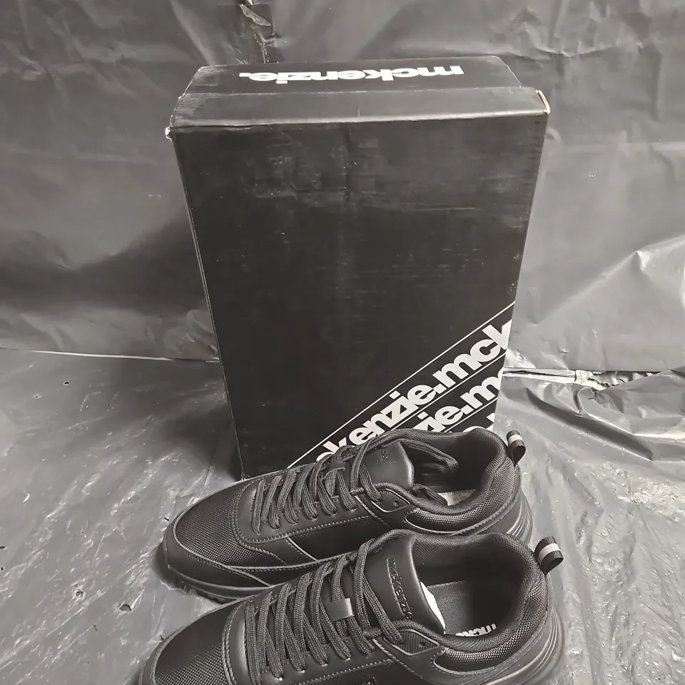 MKENZIE TRAINERS UK SIZE 9 DAYTONA SHOE