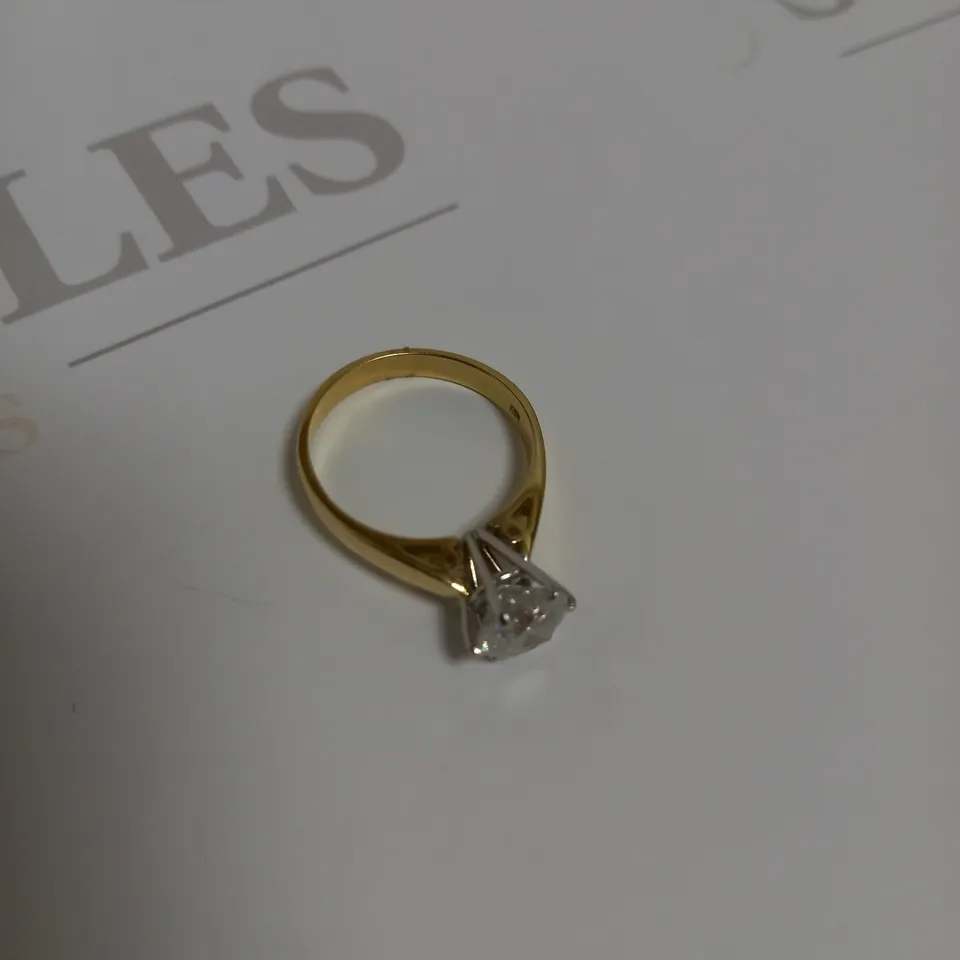 DESIGNER 18CT GOLD SOLITAIRE RING SET WITH A DIAMOND WEIGHING +-1.70CT